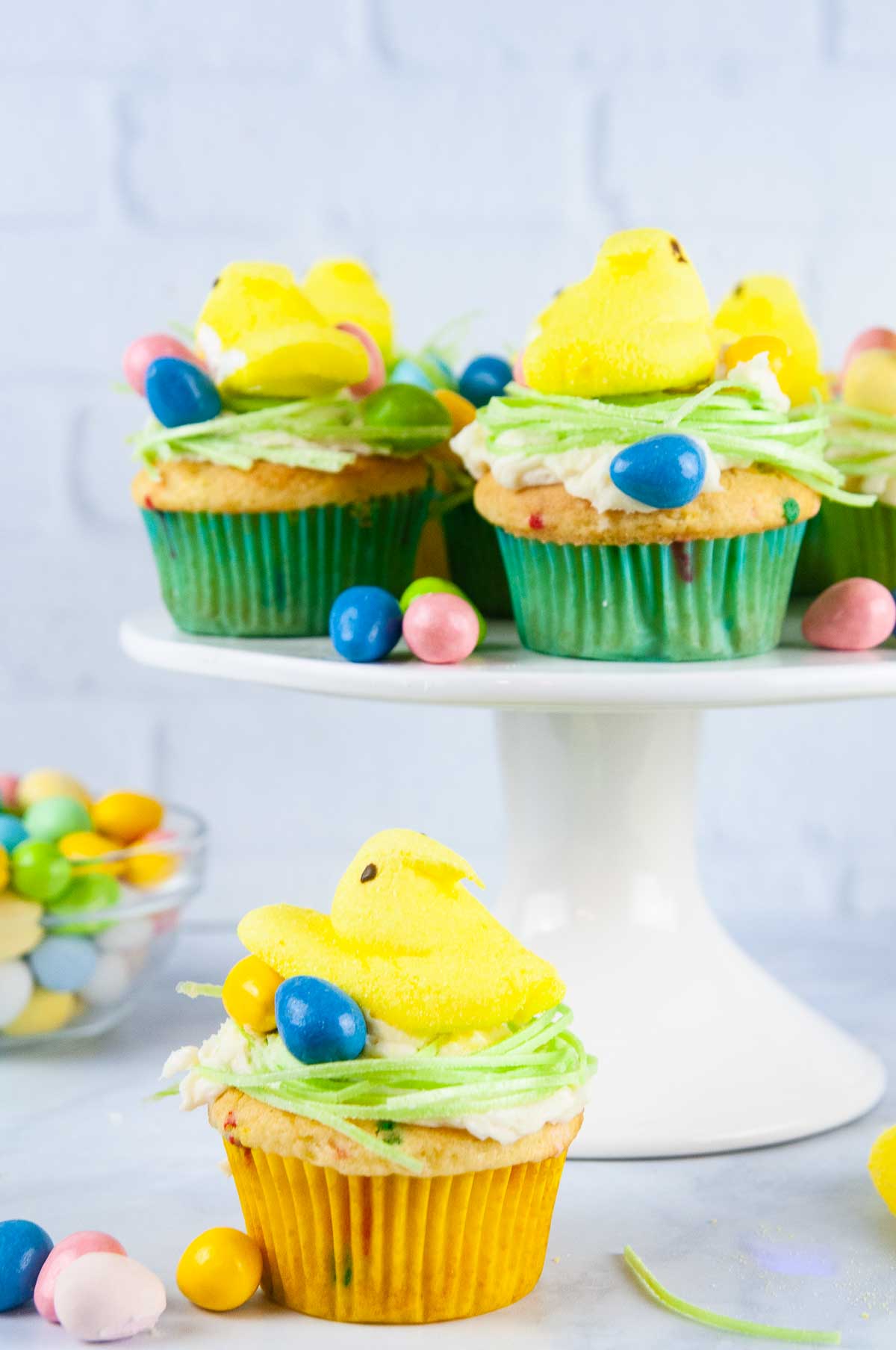 https://www.seasonedsprinkles.com/wp-content/uploads/2021/03/Easter-Peeps-Cupcakes-Egg-Nest-Cupcakes-12.jpg
