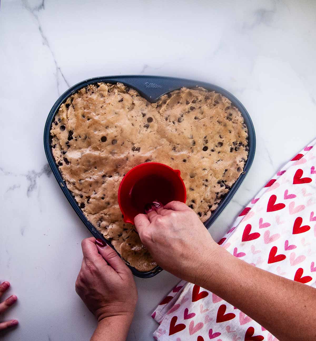 https://www.seasonedsprinkles.com/wp-content/uploads/2023/01/Giant-Heart-Cookie-for-Valentines-Day-15.jpg