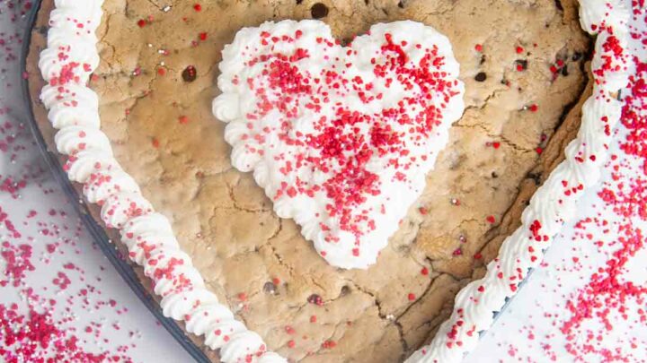 Love heart Cookie cake | Cookie cake, Valentines day cookies, Rosette cake