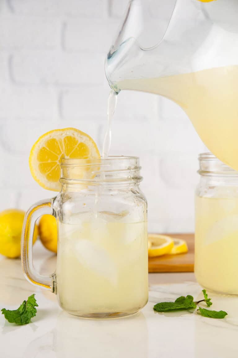 Mix the lemonade and limoncello together in a pitcher and pour it into glasses with ice