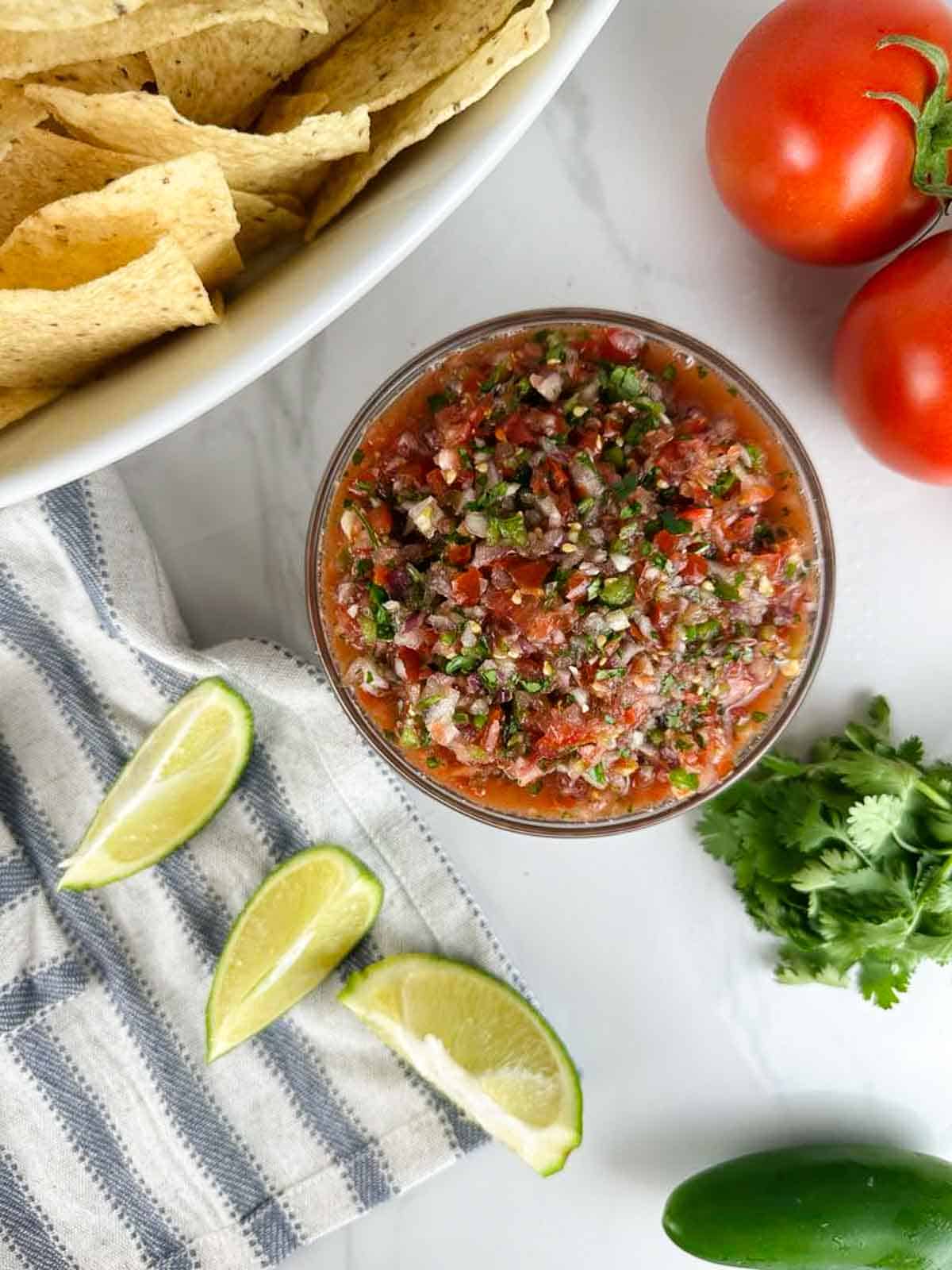 Fresh tomato salsa recipe with chips