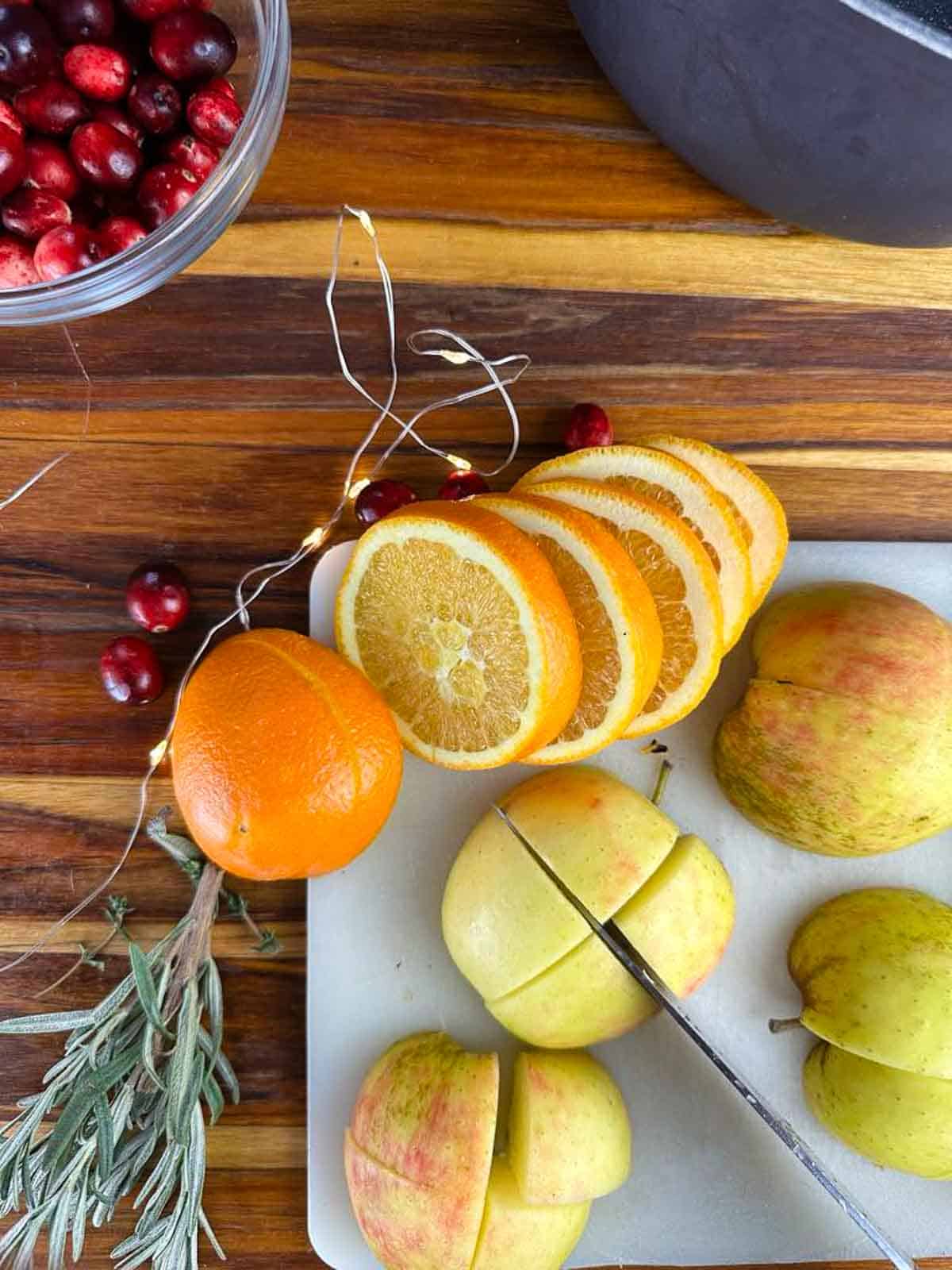 Cut the oranges into slices and rough chop the apples into eighths