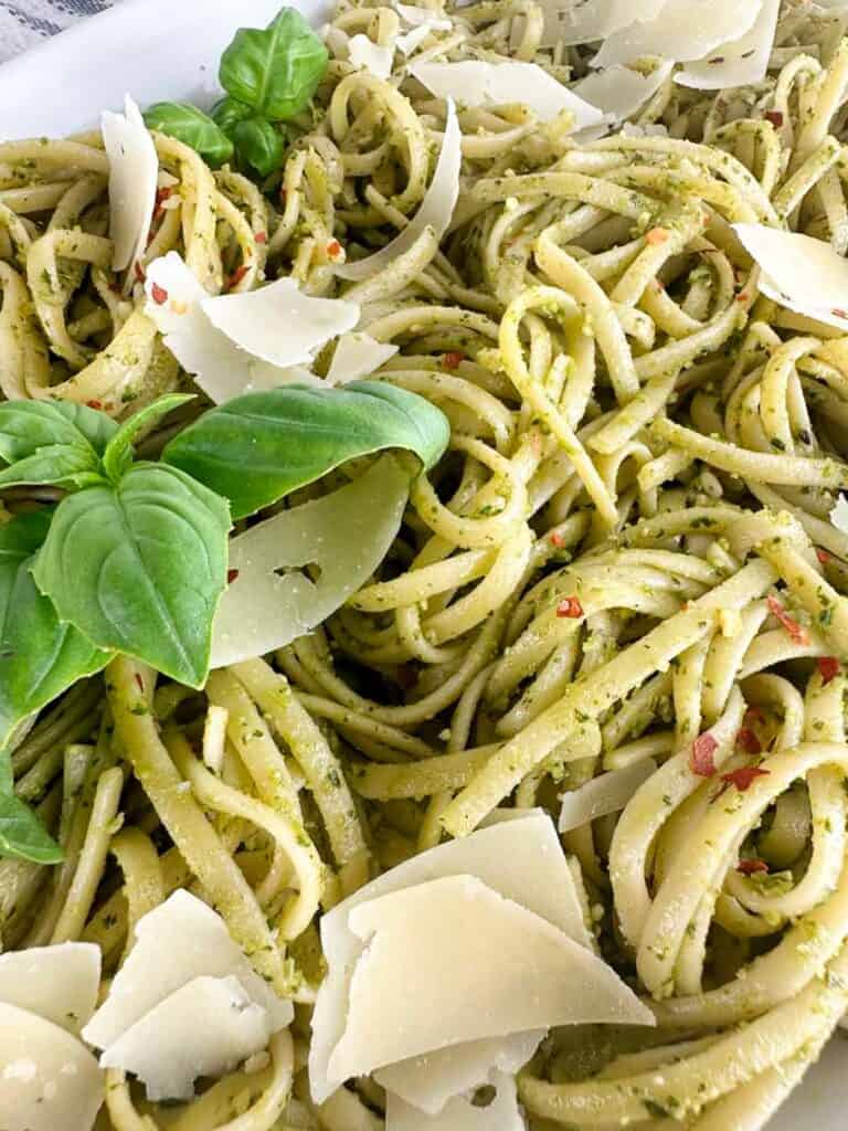 A close up of Pasta al pesto