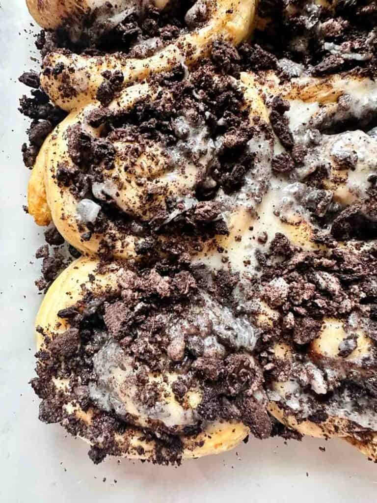 Ready to serve Oreo cinnamon buns.