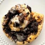 Oreo cinnamon bub on a serving plate.