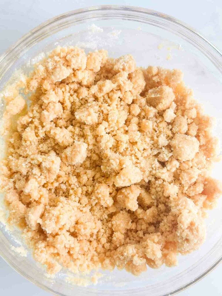 Streusal topping made of yellow cake mix for peach cobbler.