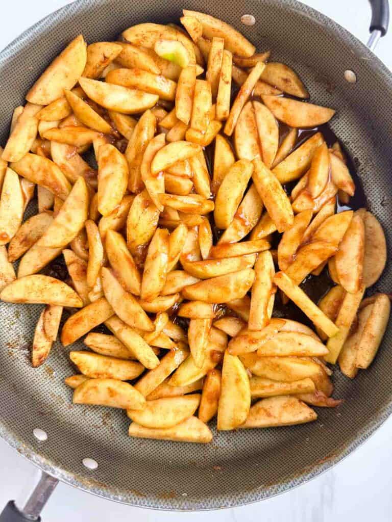 Apple pie filling in a large skillet.