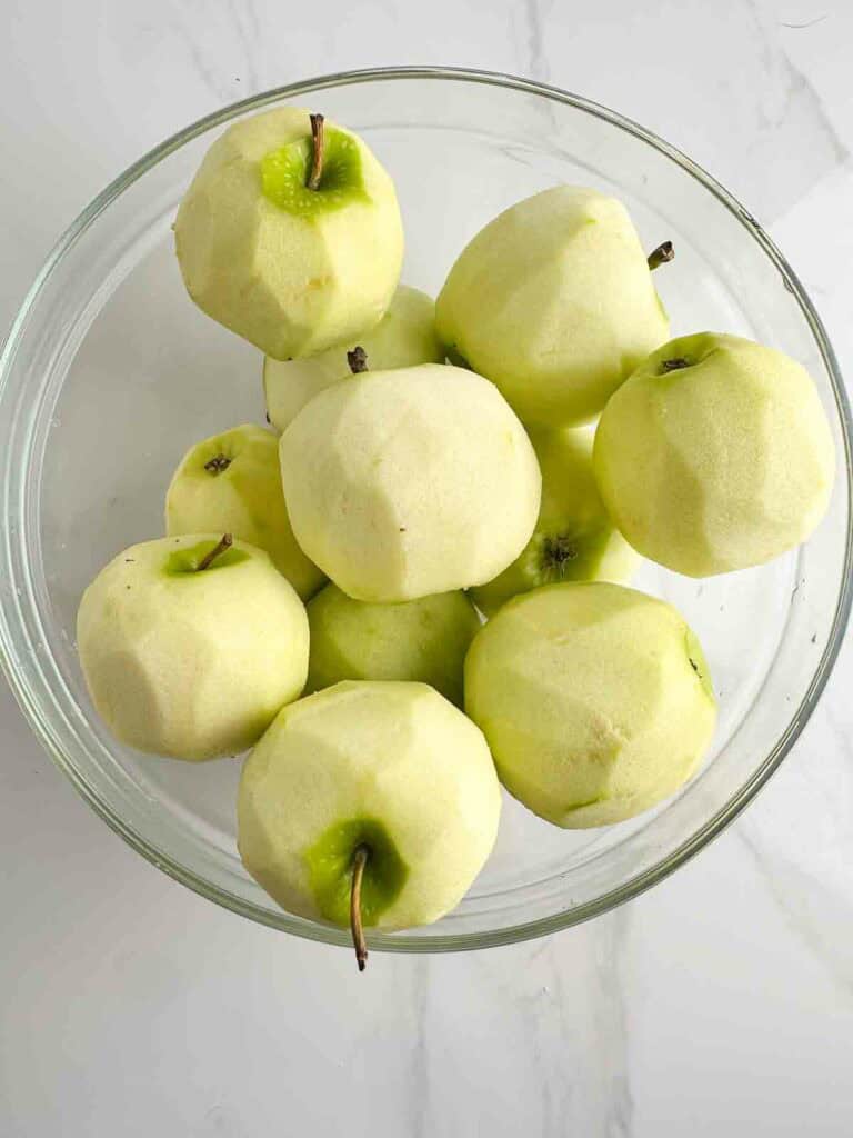 Bowl of peeled apples.