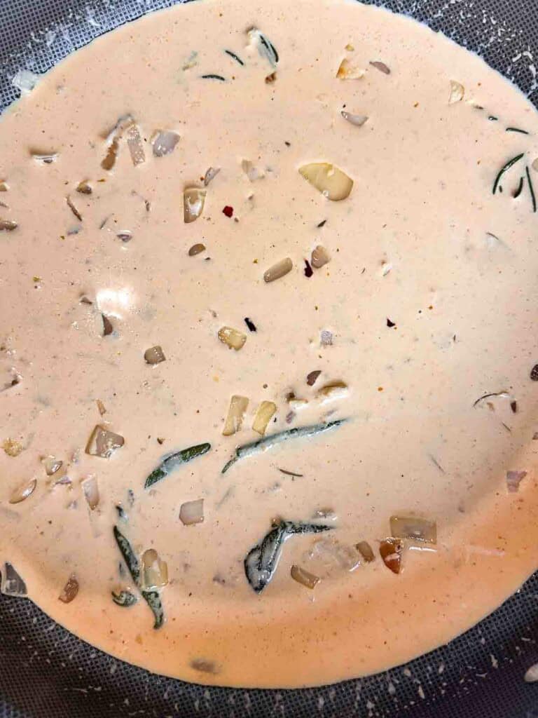 Creamy pumkin sauce with onions and sage.