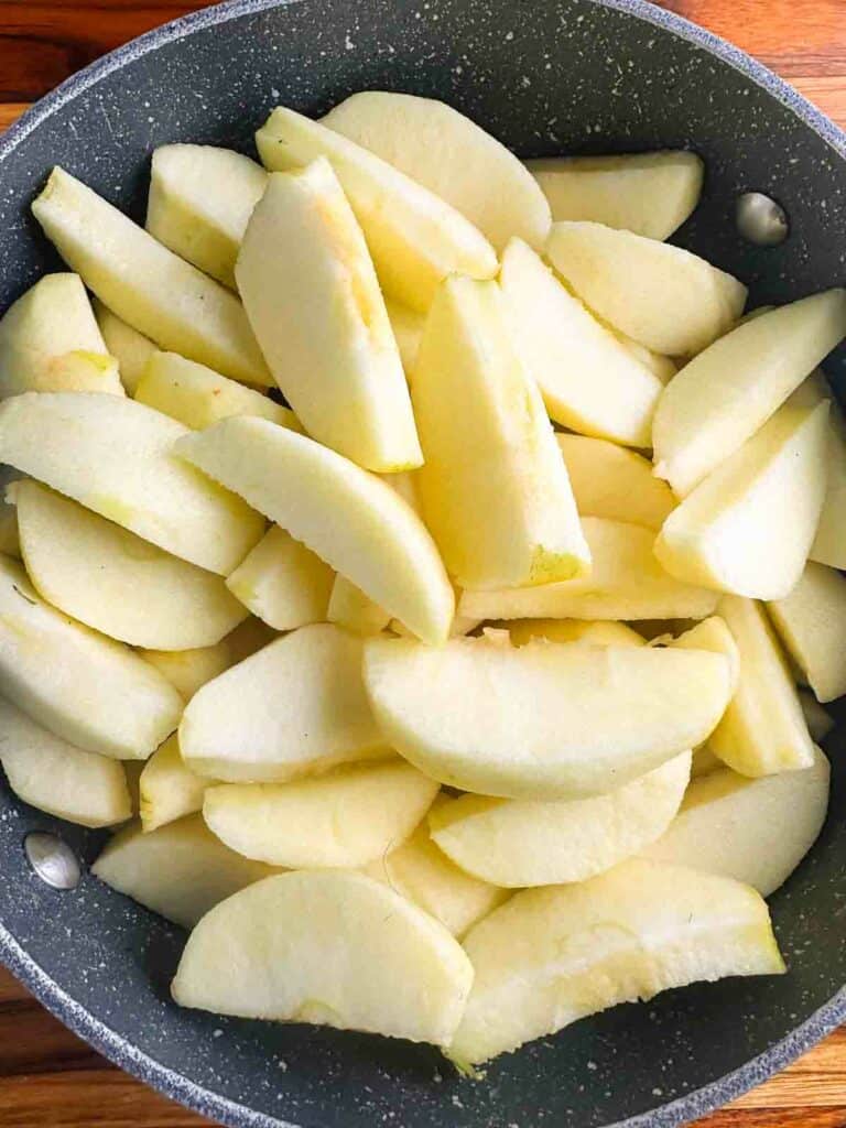 Put the sliced apples into a large pot
